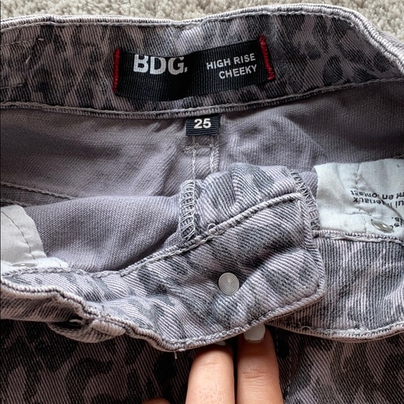 High waisted animal print jean shorts - Picture 4 of 4